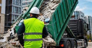 Вывоз строительного мусора в Боровичах: услуги лицензированной компании — ПроМусор